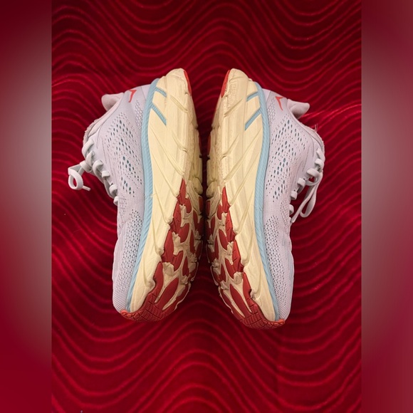 Women HOKA tennis shoes size 6 - Picture 2 of 7